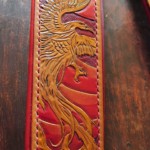Motif oiseau sur des bretelles d'accordéon